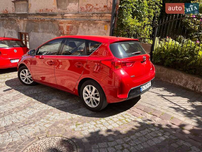 Хэтчбек Toyota Auris 2013 в Львове