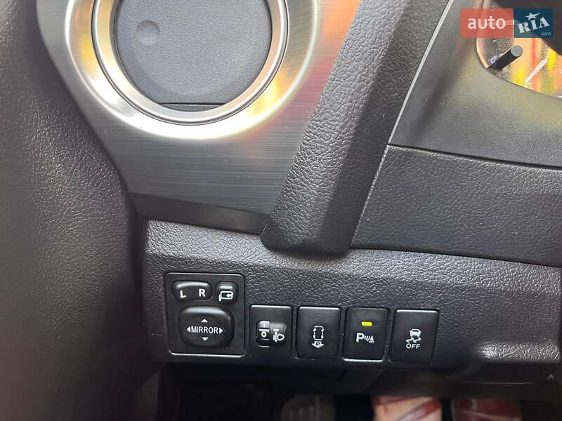 Хэтчбек Toyota Auris 2013 в Львове