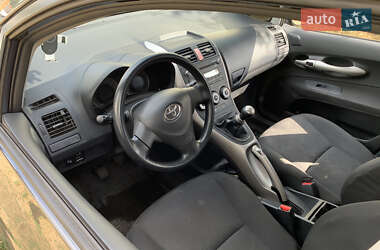 Хэтчбек Toyota Auris 2007 в 