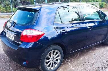 Хэтчбек Toyota Auris 2011 в Казатине