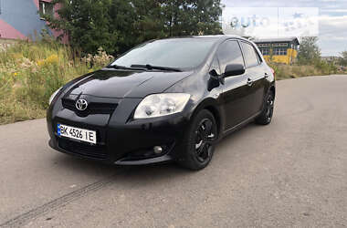 Хэтчбек Toyota Auris 2008 в Ровно