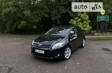 Хетчбек Toyota Auris 2012 в Дубні