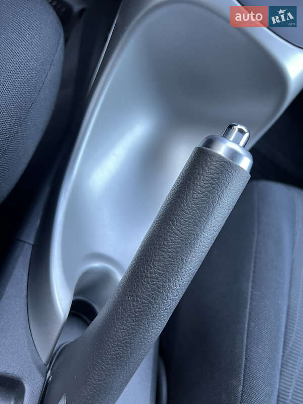 Хетчбек Toyota Auris 2011 в Одесі