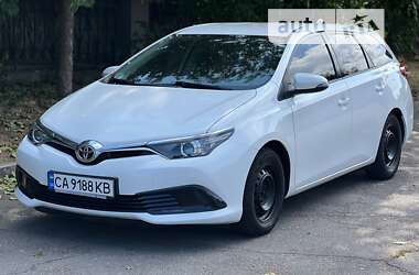 Універсал Toyota Auris 2015 в Умані