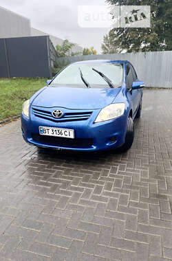 Хэтчбек Toyota Auris 2011 в Львове