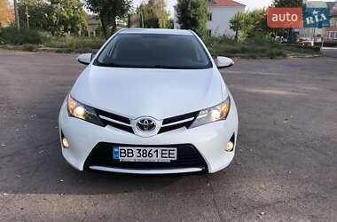 Хэтчбек Toyota Auris 2013 в Коростене