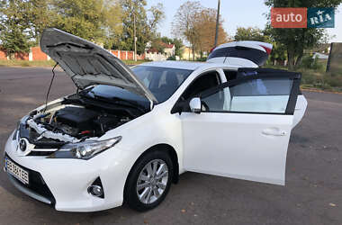 Хэтчбек Toyota Auris 2013 в Коростене