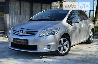 Хэтчбек Toyota Auris 2010 в Ивано-Франковске