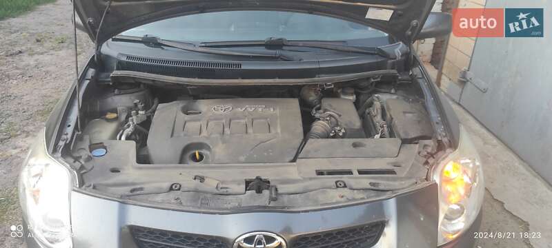 Хэтчбек Toyota Auris 2008 в Ичне