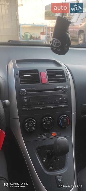 Хэтчбек Toyota Auris 2008 в Ичне
