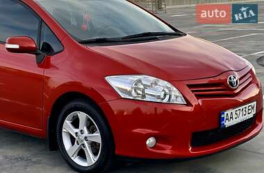 Хетчбек Toyota Auris 2011 в Києві