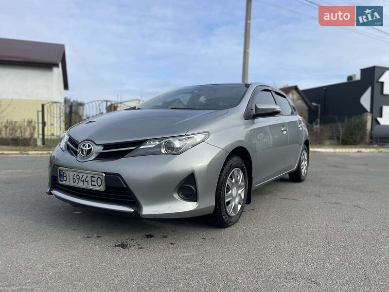 Хетчбек Toyota Auris 2013 в Гадячі