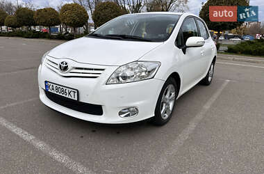 Хэтчбек Toyota Auris 2012 в Киеве