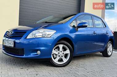 Хетчбек Toyota Auris 2011 в Стрию