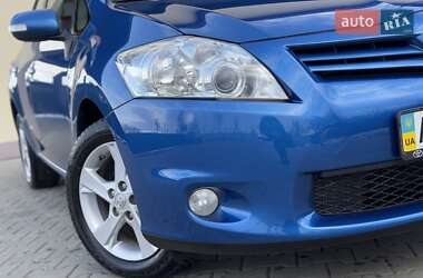 Хетчбек Toyota Auris 2011 в Стрию