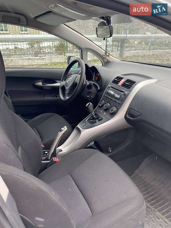 Хэтчбек Toyota Auris 2007 в Подольске