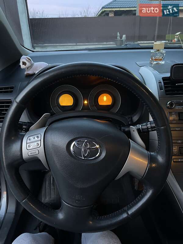 Хэтчбек Toyota Auris 2008 в Владимире