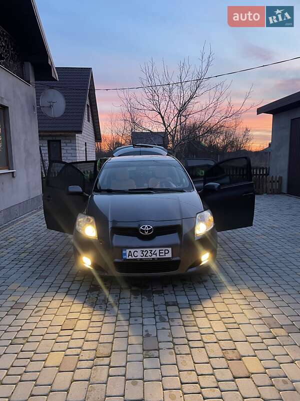 Хэтчбек Toyota Auris 2008 в Владимире