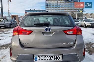 Хетчбек Toyota Auris 2013 в 