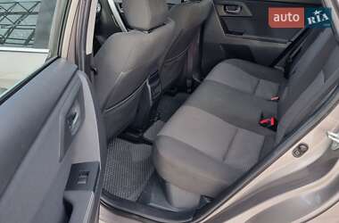 Хетчбек Toyota Auris 2013 в 