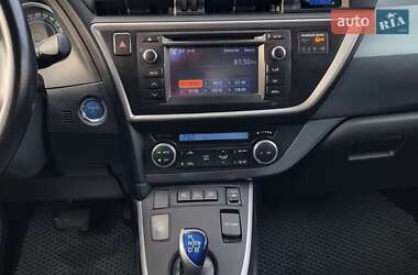 Хетчбек Toyota Auris 2013 в 
