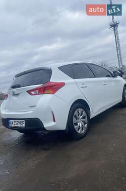 Хэтчбек Toyota Auris 2013 в Чугуеве