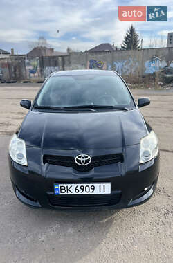 Хэтчбек Toyota Auris 2008 в 