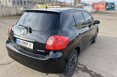 Хэтчбек Toyota Auris 2008 в 