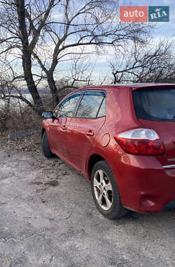 Хэтчбек Toyota Auris 2010 в 