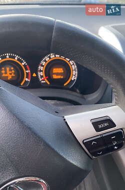 Хэтчбек Toyota Auris 2010 в 
