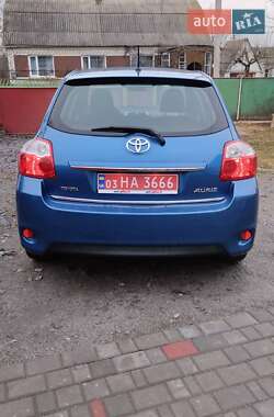 Хетчбек Toyota Auris 2010 в Літині