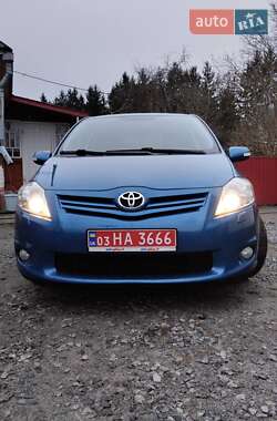 Хетчбек Toyota Auris 2010 в Літині