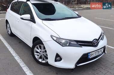 Хэтчбек Toyota Auris 2013 в Чернигове