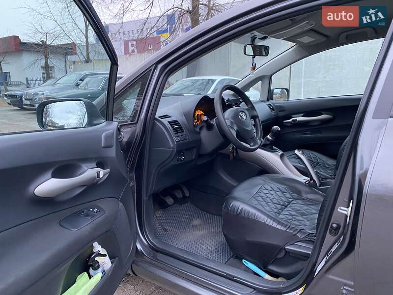 Хэтчбек Toyota Auris 2008 в Киеве