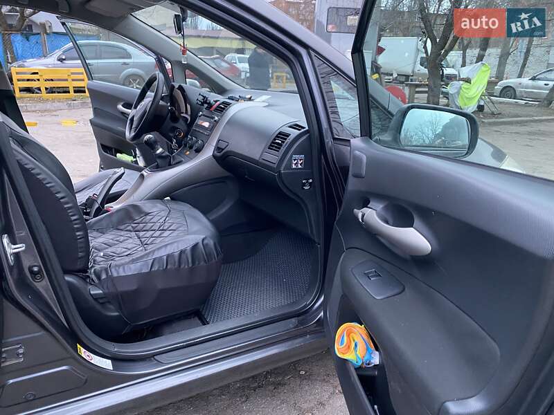 Хэтчбек Toyota Auris 2008 в Киеве