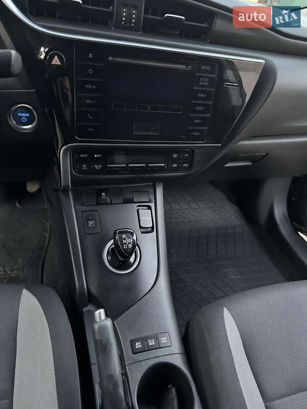 Хетчбек Toyota Auris 2015 в Черкасах