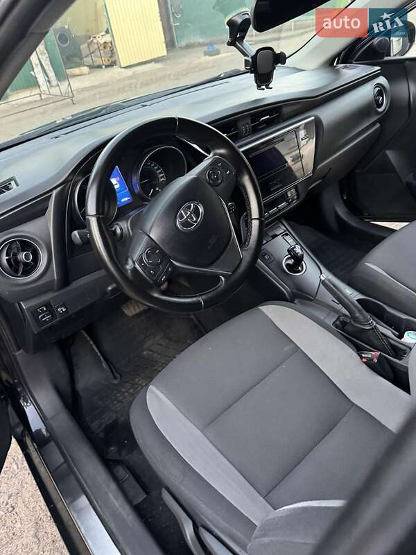 Хетчбек Toyota Auris 2015 в Черкасах