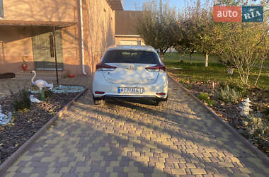 Хэтчбек Toyota Auris 2016 в 