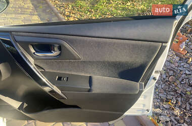 Хэтчбек Toyota Auris 2016 в 