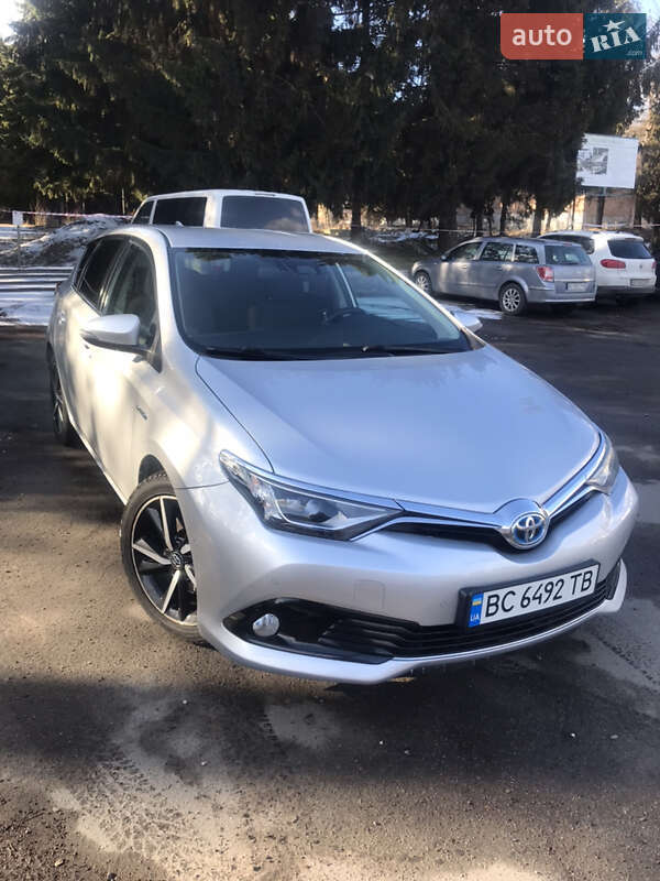 Хэтчбек Toyota Auris 2017 в Львове