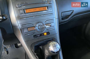 Хетчбек Toyota Auris 2008 в 