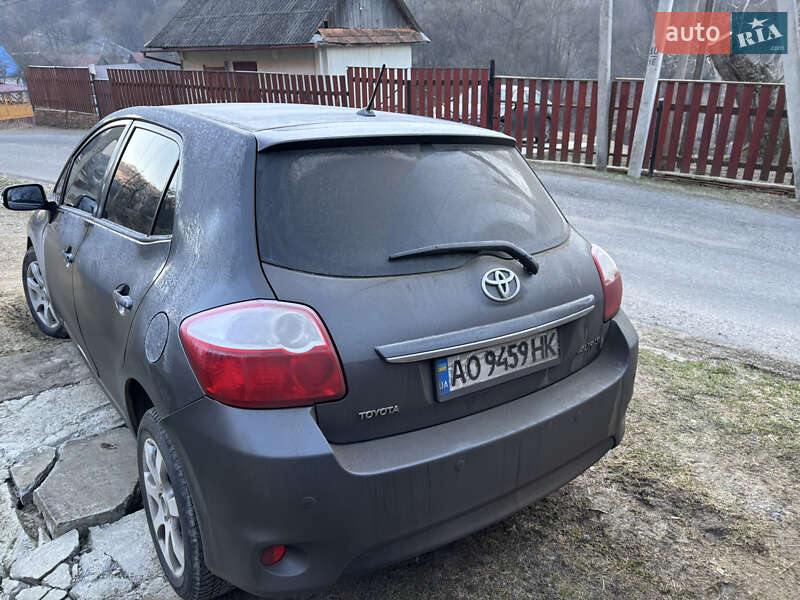 Хэтчбек Toyota Auris 2010 в Воловце