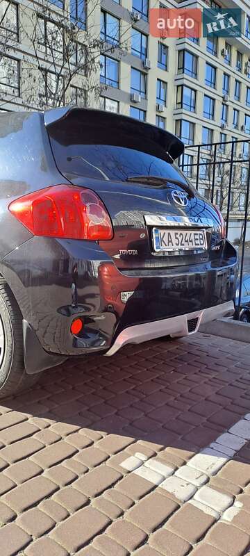 Хетчбек Toyota Auris 2008 в 