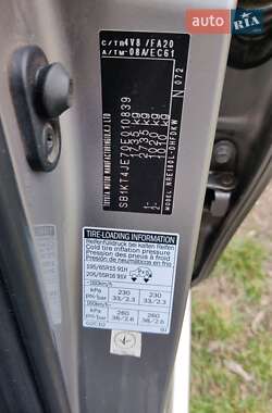 Хэтчбек Toyota Auris 2013 в 