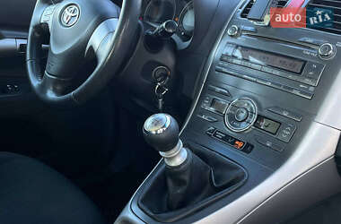 Хэтчбек Toyota Auris 2008 в 