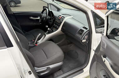 Хэтчбек Toyota Auris 2008 в 