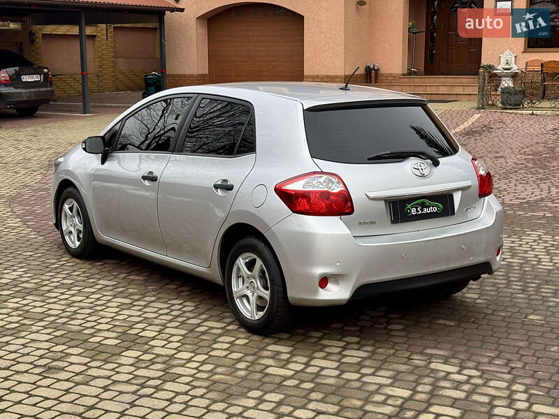 Хетчбек Toyota Auris 2011 в Мукачевому