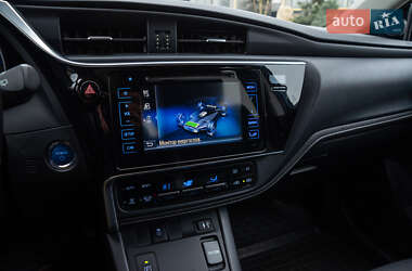 Хэтчбек Toyota Auris 2016 в 
