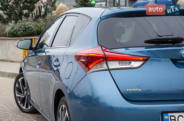 Хэтчбек Toyota Auris 2016 в 