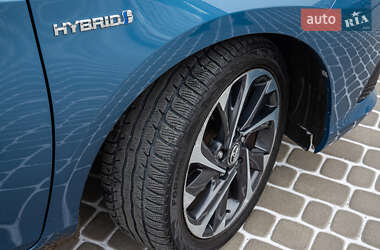 Хэтчбек Toyota Auris 2016 в 
